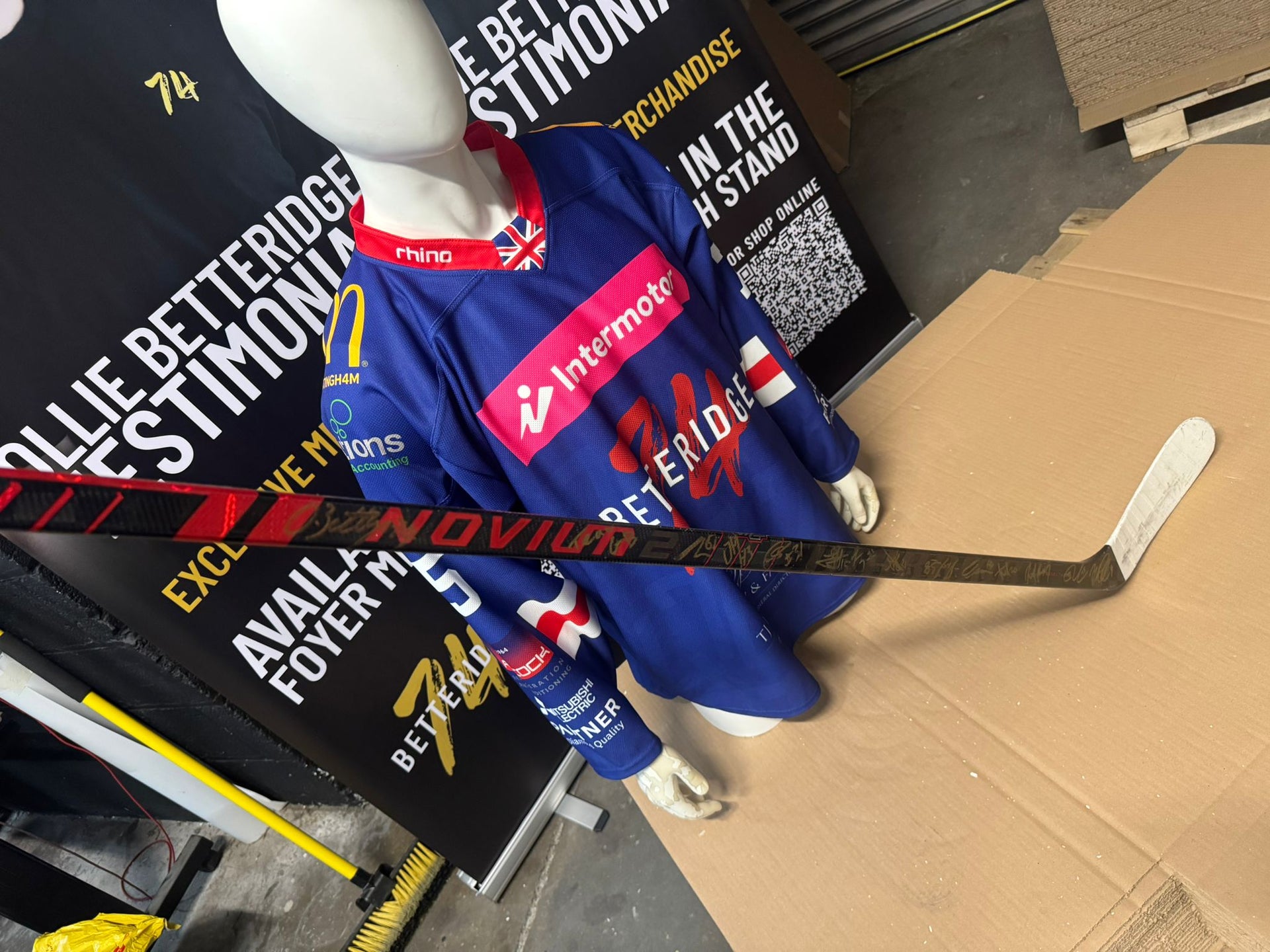 Brett Perlini Hockey Stick – Signed by GB Team (at Ollie Betteridge Testimonial)