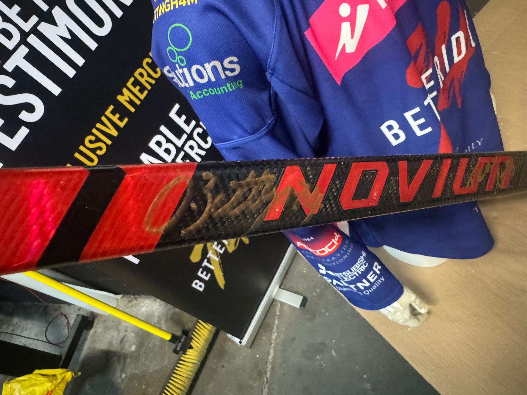 Brett Perlini Hockey Stick – Signed by GB Team (at Ollie Betteridge Testimonial)